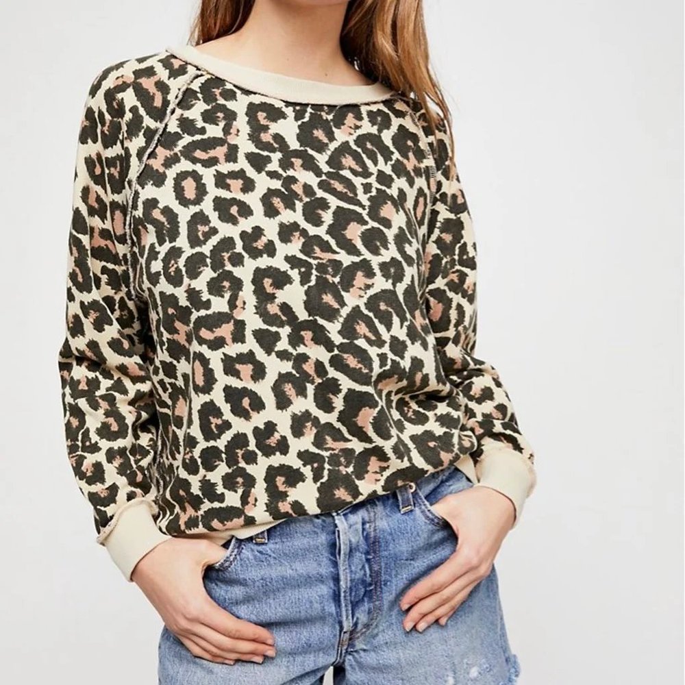 Free People Women oversized GoOn Leopard pullover sweatshirt sz XS